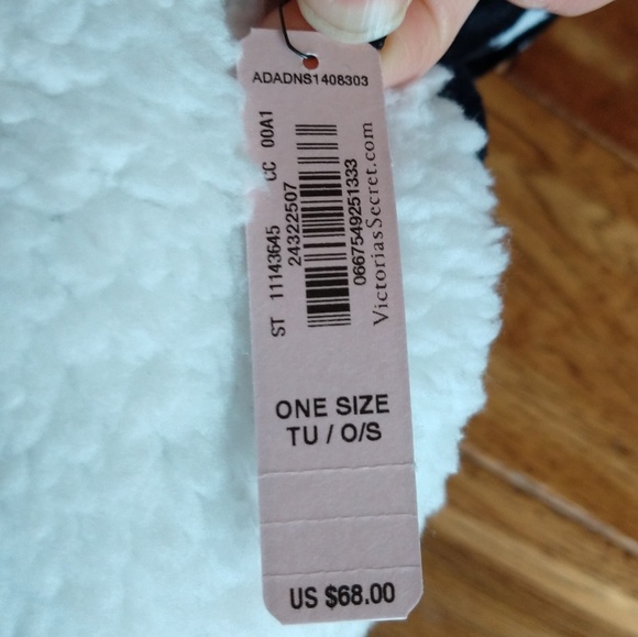 Victoria's Secret | Star Blanket - Picture 6 of 7